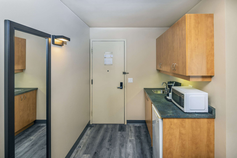 Others 4, Econo Lodge, Portneuf