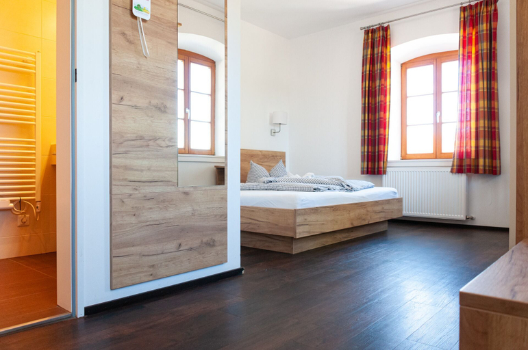 Bedroom 4, Landhotel & Gasthof Baiernrain, Bad Tölz-Wolfratshausen