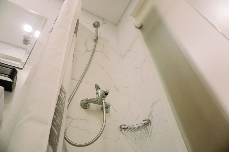 Bathroom 3, Modern Studio At Pacific Garden - Campus Town @Alam Sutera Apartment, Tangerang