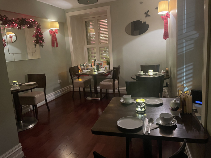 Food & Drinks 5, 7 Cross Street