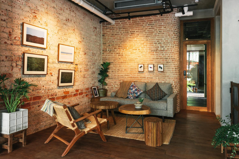 Public Area 4, Tamni, Bang Rak