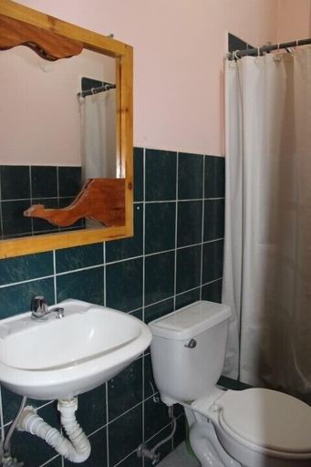 Bathroom, Hostal Machalilla, Puerto López