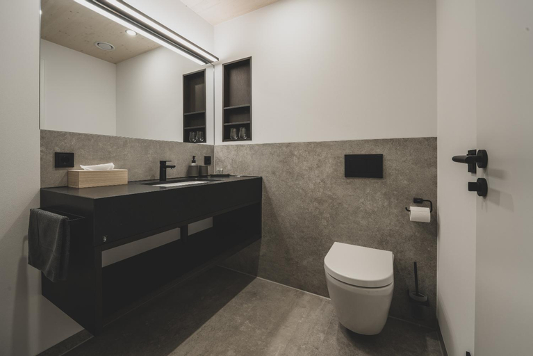 Bathroom 18