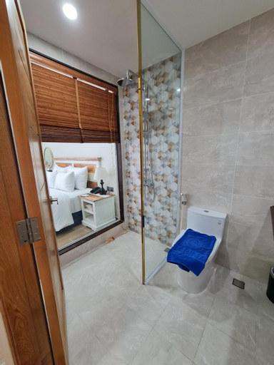 Bathroom 14