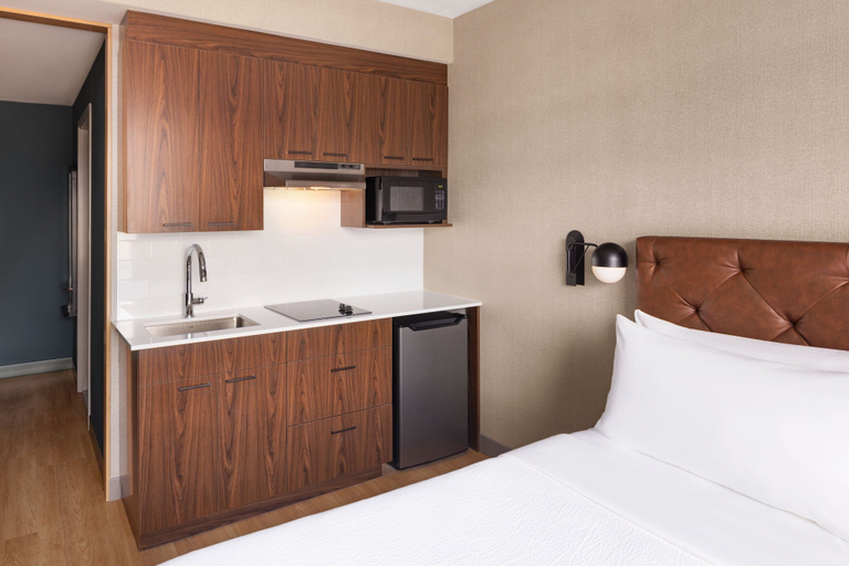 Bedroom 3, Four Points By Sheraton Penticton At The Conventio, Okanagan-Similkameen