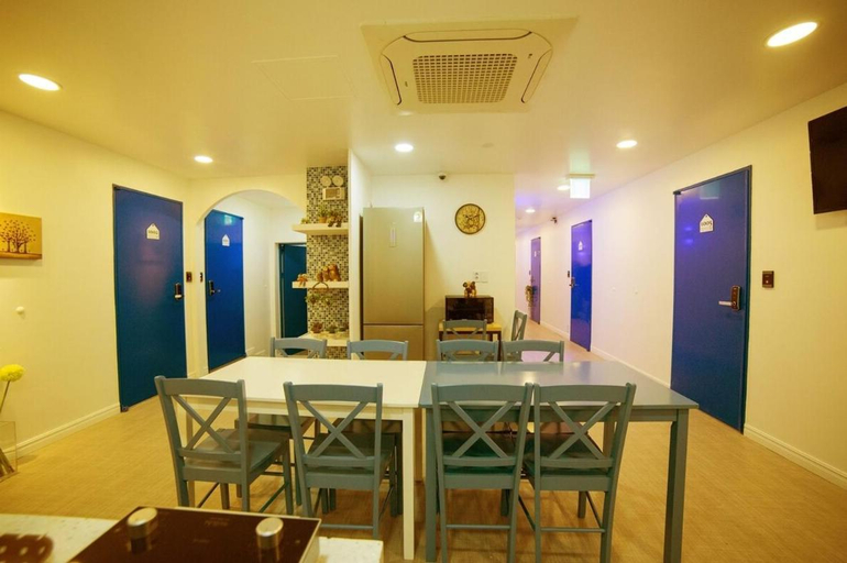 Food & Drinks 4, Stay in Blue, Jung