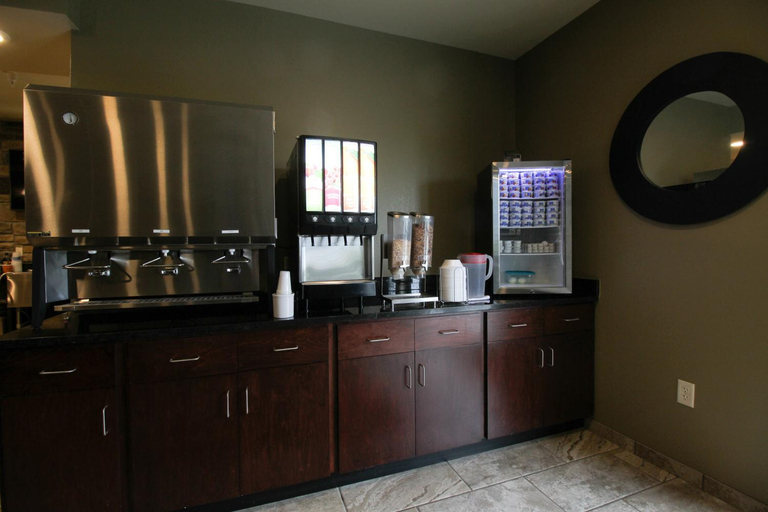 Food & Drinks 5, Cobblestone Inn and Suites Devils Lake, Ramsey