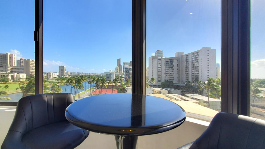5, Waikiki beach modern studio No resort fee Best location, Honolulu
