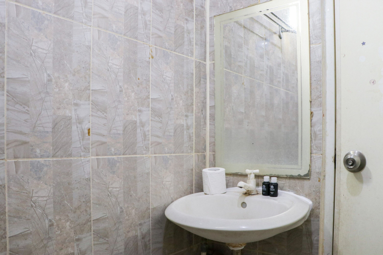 Bathroom 19