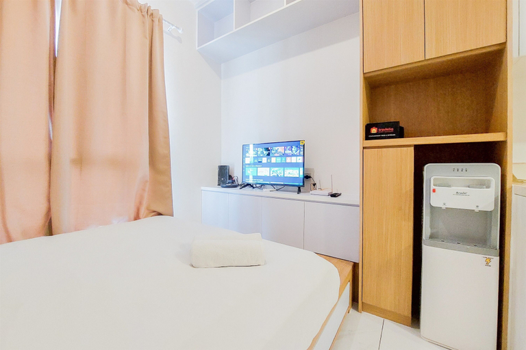 Bedroom 4, Modern Look And Compact Studio At Sky House Alam Sutera Apartment, Tangerang