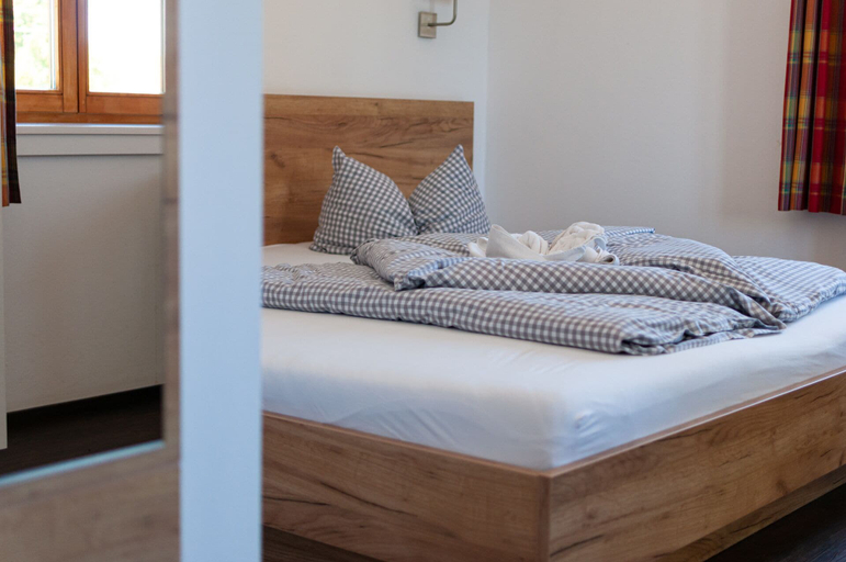 Bedroom 3, Landhotel & Gasthof Baiernrain, Bad Tölz-Wolfratshausen