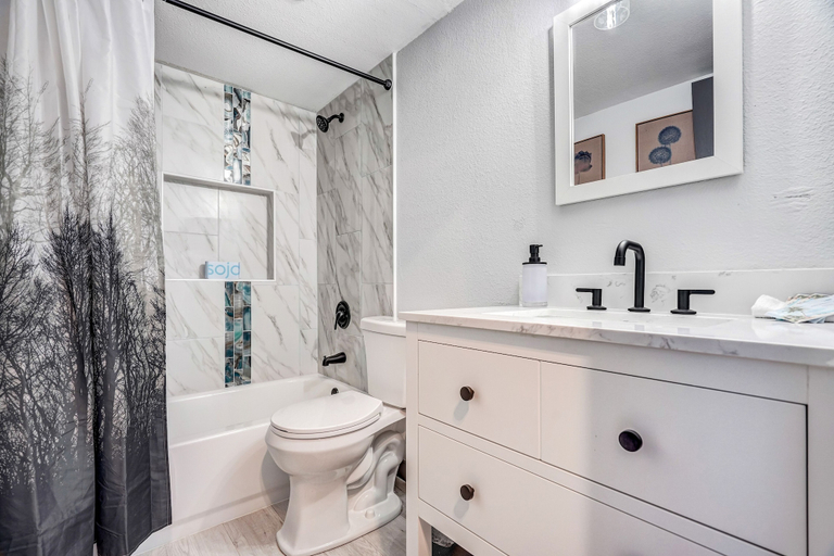 Bathroom, Appaloosa - Unit A, El Paso