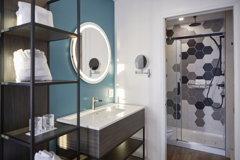 Bathroom 4, Cofortel, Communauté-Urbaine-de-Québec