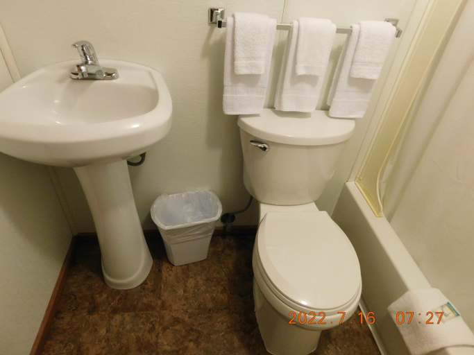 Bathroom 3, PATIO MOTOR COURT, Coos