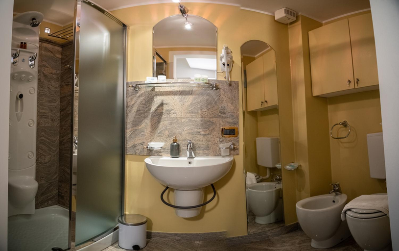 Bathroom 5, EGO' Hotel, Ferrara