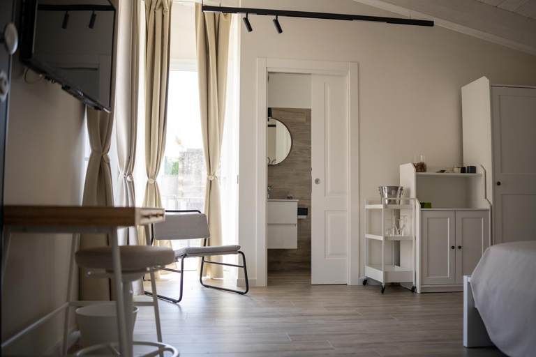 Others 4, Blanco - MAGNIFICENT B&B Altamura, Bari