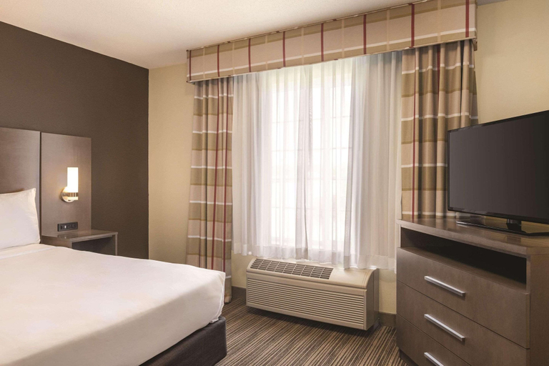 Bedroom 4, Country Inn & Suites by Radisson, Albert Lea - Austin, Freeborn