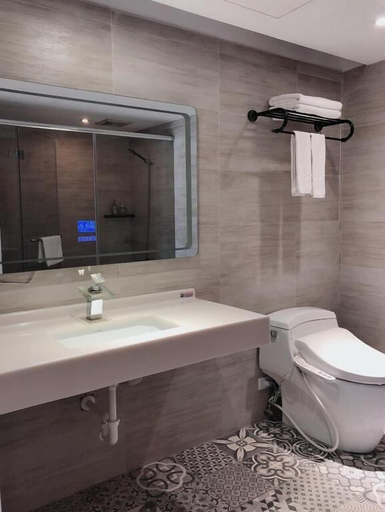 Bathroom 5, Champs Elysees Hotel, Taichung
