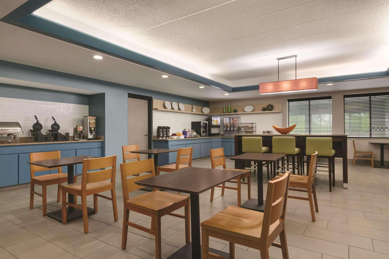 Food & Drinks 5, Country Inn & Suites by Radisson, Port Clinton, OH, Ottawa