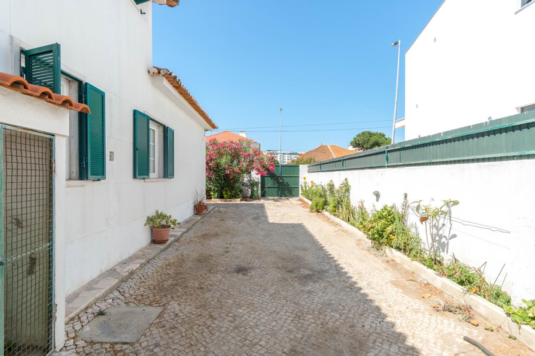 Others 5, Villa Praia Nova, Almada