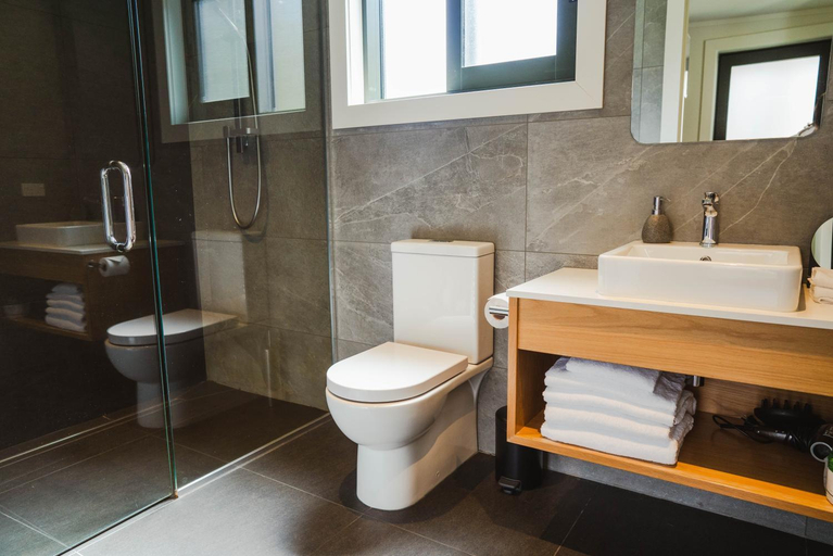 Bathroom 3, Milford Sound Lodge, Southland