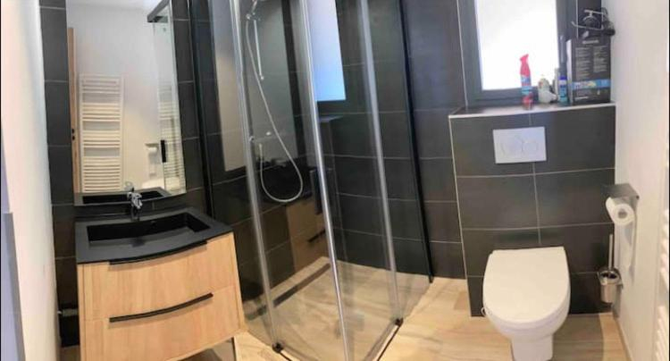 Others 3, Chambre avec salle de bains privative, Marne