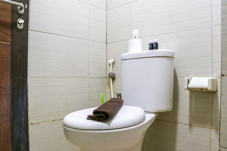 Bathroom 3, Best Deal Stylish 2Br At Apartment Gateway Pasteur, Bandung
