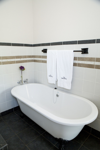 Bathroom 4, Ons Dorpshuis Guest House, Bojanala