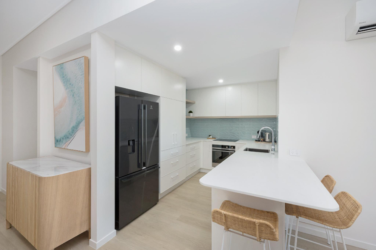 Others 4, Walk to Strand and Ocean - Luxury Gregory Street Apartment, North Ward-Castle Hill