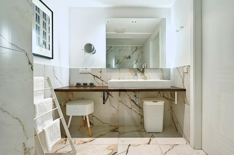 Bathroom 5, HeyMi Apartments Mondschein, Wien
