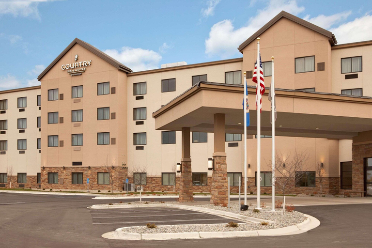 Exterior & Views 2, Country Inn & Suites by Radisson, Bemidji, MN, Beltrami
