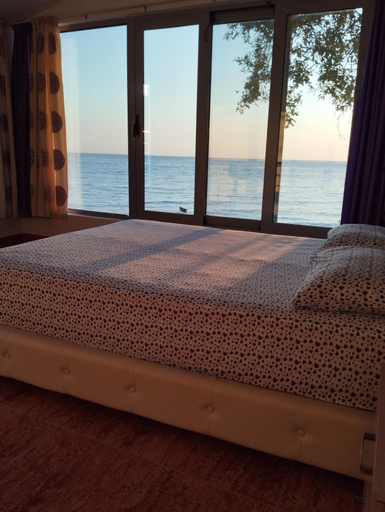 Others 3, Summer Beach House