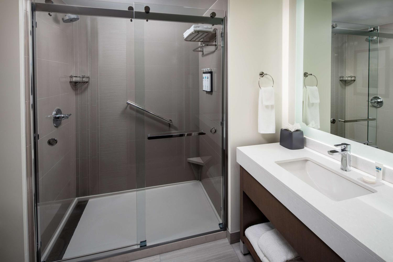 Bathroom 3, Hyatt House Vacaville, Solano