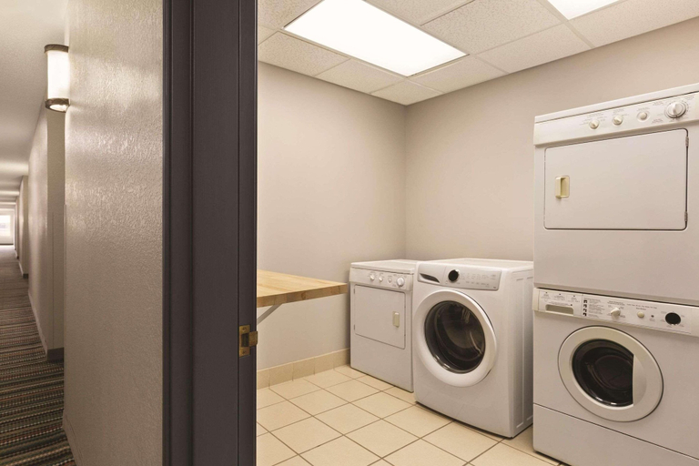 Bathroom 4, Country Inn & Suites by Radisson, Willmar, MN, Kandiyohi