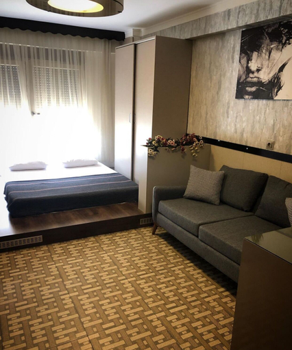 Bedroom, Salute Suit, Merkez