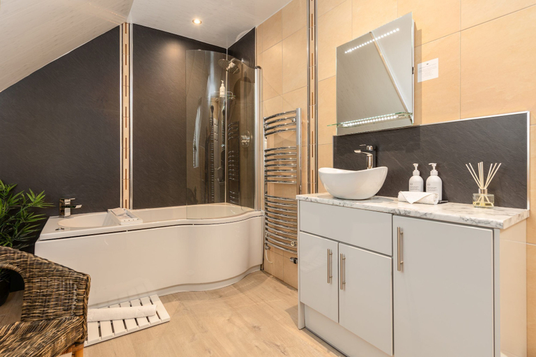 Bathroom 5, Wheatlands Lodge - Bed & Breakfast, Cumbria
