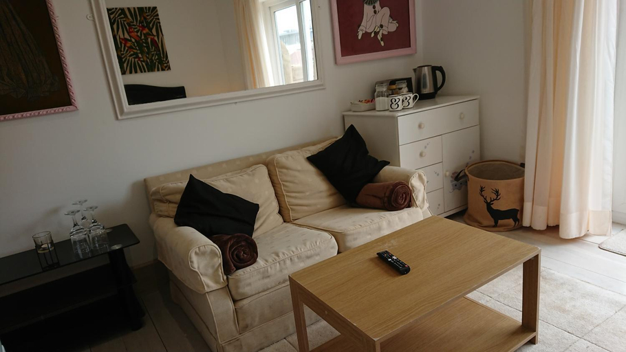 Others 3, Surf Lookout - King size en-suite with sea views, Cornwall