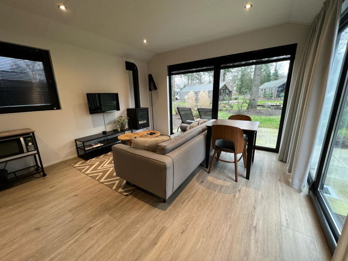 Shared lounge/TV area