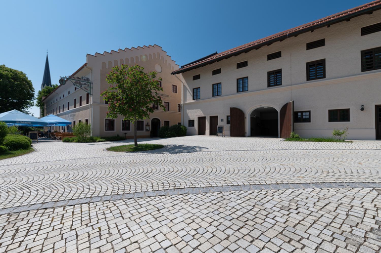 Exterior 6