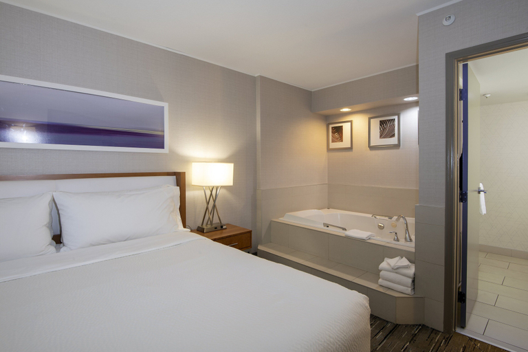 Bedroom 3, Holiday Inn Express KAMLOOPS, Thompson-Nicola
