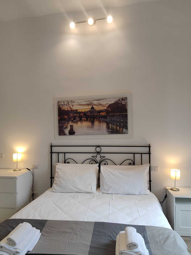 Bedroom 5, White King Rooms, Roma
