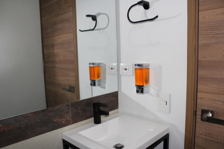 Bathroom, Acqua di Vita, Santa Marta (Dist. Esp.)