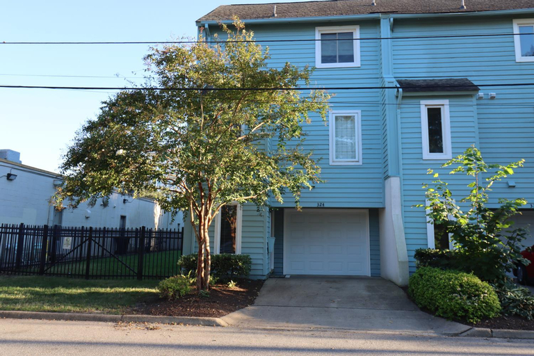 Cheerful Beach Townhouse, Virginia Beach