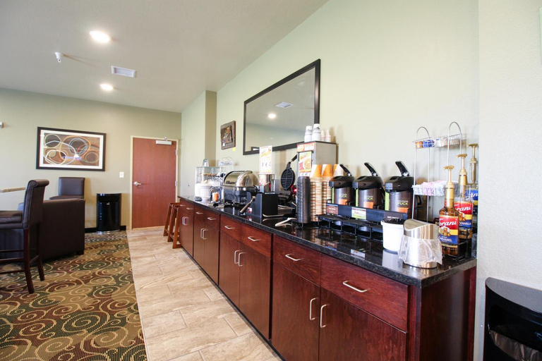 Food & Drinks 5, Cobblestone Inn and Suites Devils Lake, Ramsey