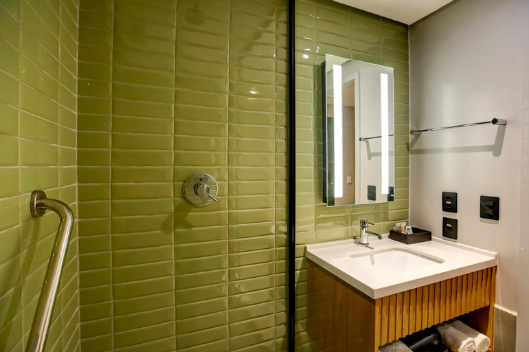 Bathroom 10