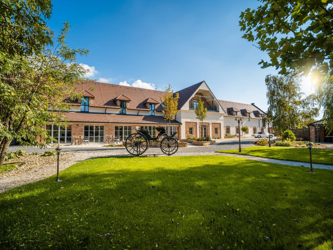 Exterior & Views 1, Arkady Hof Hotel, Malacky