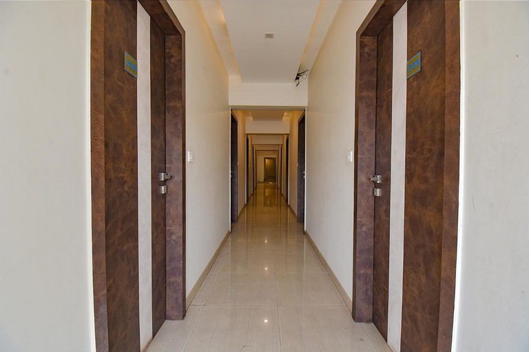 Public Area 2, FabHotel Royce Studio, Pune