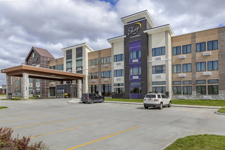 Exterior & Views