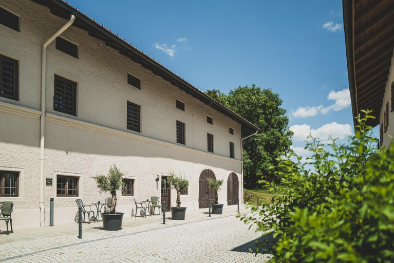 Exterior 3