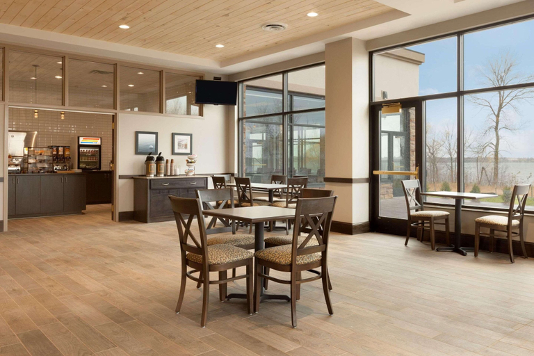 Food & Drinks 5, Country Inn & Suites by Radisson, Bemidji, MN, Beltrami